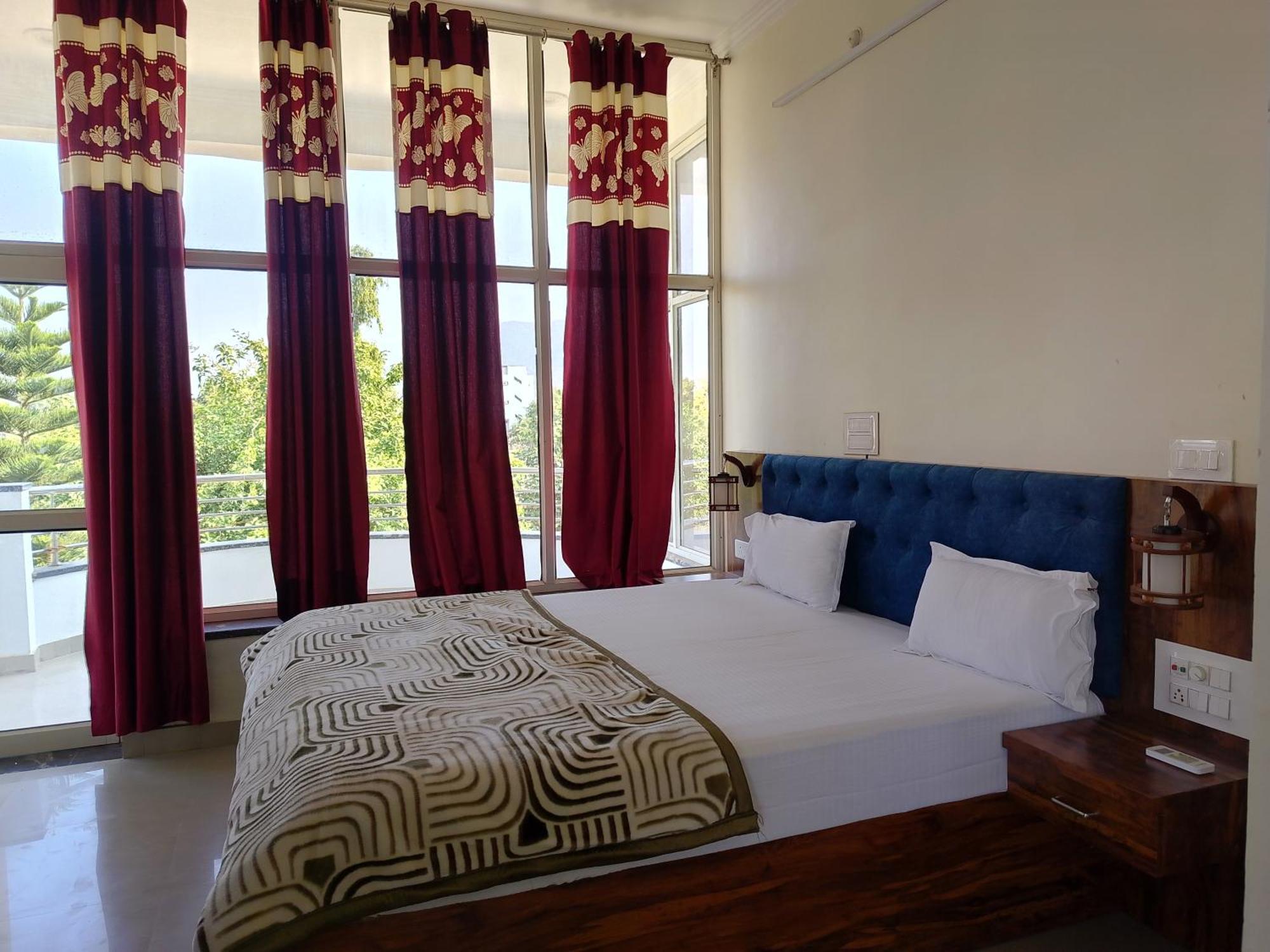 Hotel Divine Palace פושקאר מראה חיצוני תמונה